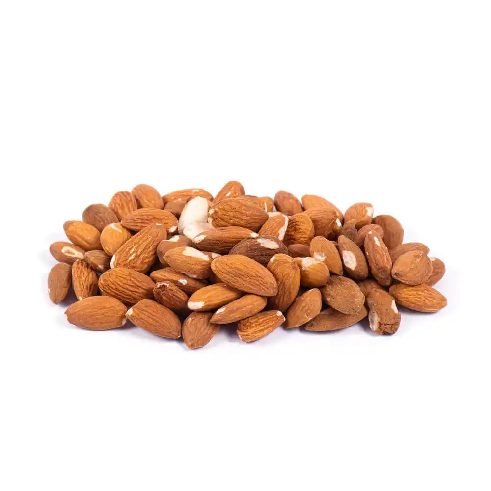 مغز بادام درختی خرد شده